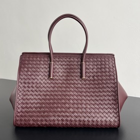 Новинка BV — сумка Barbare Tote 868327