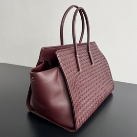 Новинка BV — сумка Barbare Tote 868327