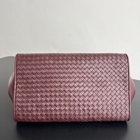 Новинка BV — сумка Barbare Tote 868327