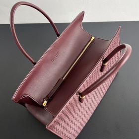 Новинка BV — сумка Barbare Tote 868327