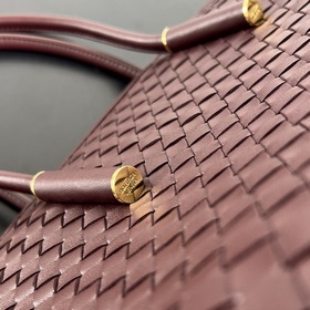 Новинка BV — сумка Barbare Tote 868327