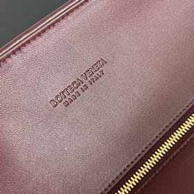 Новинка BV — сумка Barbare Tote 868327