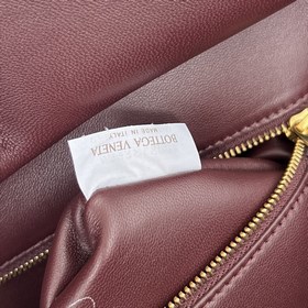 Новинка BV — сумка Barbare Tote 868327