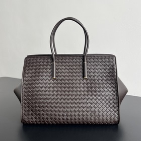 Новинка BV — сумка Barbare Tote 868327
