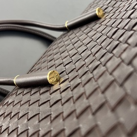 Новинка BV — сумка Barbare Tote 868327