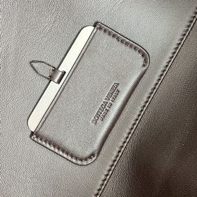 Новинка BV — сумка Barbare Tote 868327