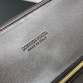 Новинка BV — сумка Barbare Tote 868327
