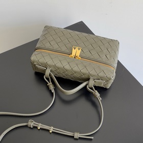 Bottega Veneta, коллекция из замши, ос