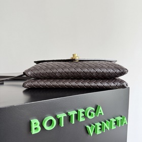 Новая модель 2026 года от BOTTEGA VENE