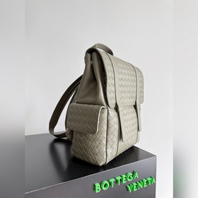 Новый рюкзак Bottega Veneta из коллекц