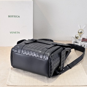 Новый рюкзак Bottega Veneta из коллекц