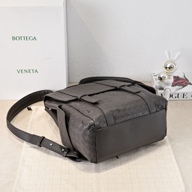 Новый рюкзак Bottega Veneta из коллекц