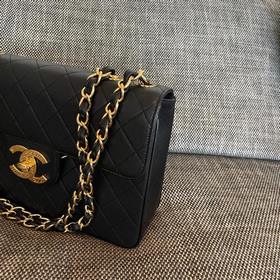 CHANEL VINTAGE — та же модель, что и у