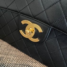 CHANEL VINTAGE — та же модель, что и у