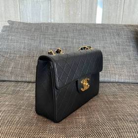 CHANEL VINTAGE — та же модель, что и у