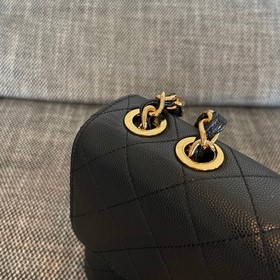CHANEL VINTAGE — та же модель, что и у