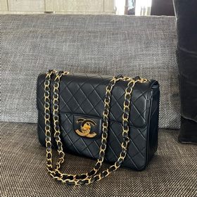 CHANEL VINTAGE — сумка с золотыми заст