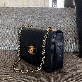 CHANEL VINTAGE — сумка с золотыми заст