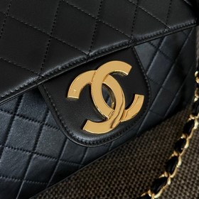 CHANEL VINTAGE — сумка с золотыми заст
