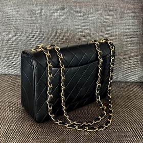 CHANEL VINTAGE — сумка с золотыми заст