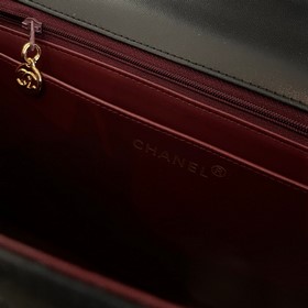 CHANEL VINTAGE — сумка с золотыми заст