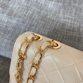 CHANEL VINTAGE — сумка с золотой засте