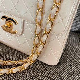 CHANEL VINTAGE — сумка с золотой засте