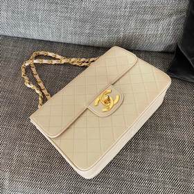 CHANEL VINTAGE — сумка с золотой засте