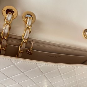 CHANEL VINTAGE — сумка с золотой засте
