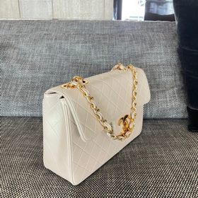 CHANEL VINTAGE — сумка с золотой засте