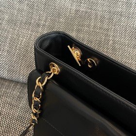 CHANEL VINTAGE Сумка в форме упаковки 