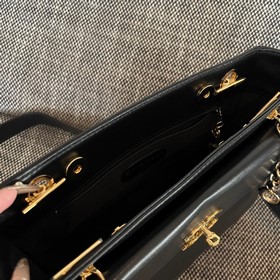 CHANEL VINTAGE Сумка в форме упаковки 