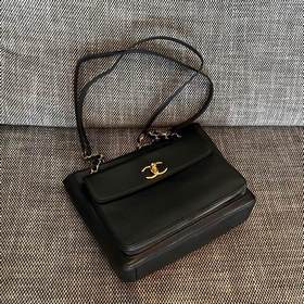 CHANEL VINTAGE Сумка в форме упаковки 