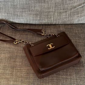 CHANEL VINTAGE Сумка в форме упаковки 
