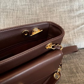 CHANEL VINTAGE Сумка в форме упаковки 