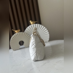 Сумка Chanel 25S в стиле «хобо» — изы