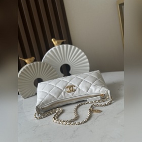 Сумка Chanel 25S в стиле «хобо» — изы