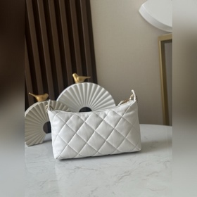 Сумка Chanel 25S в стиле «хобо» — изы