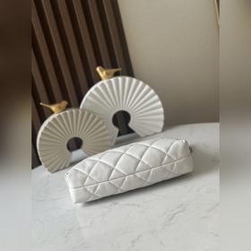Сумка Chanel 25S в стиле «хобо» — изы