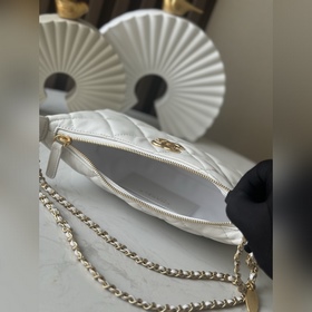 Сумка Chanel 25S в стиле «хобо» — изы