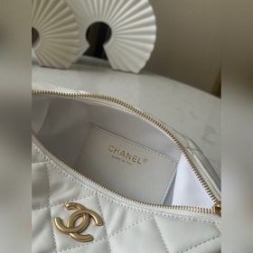 Сумка Chanel 25S в стиле «хобо» — изы