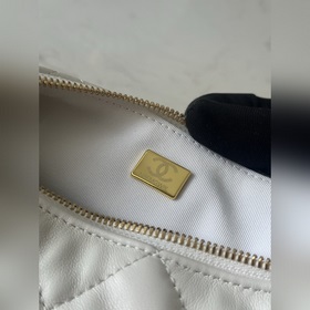 Сумка Chanel 25S в стиле «хобо» — изы