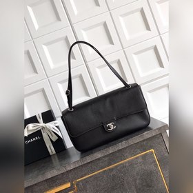 Черная сумка CHANEL 26S серебряной зас