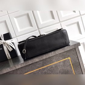 Черная сумка CHANEL 26S серебряной зас