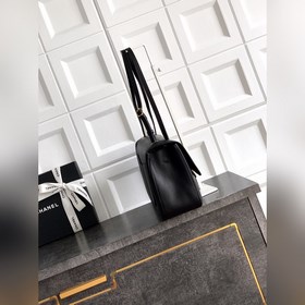 Черная сумка CHANEL 26S с золотой заст