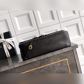 Черная сумка CHANEL 26S с золотой заст