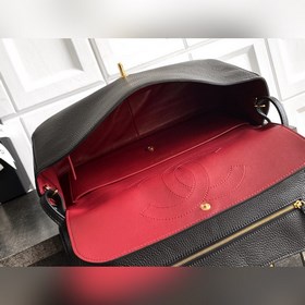 Черная сумка CHANEL 26S с золотой заст