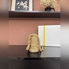 В наличии： винтажная сумка Chanel из с