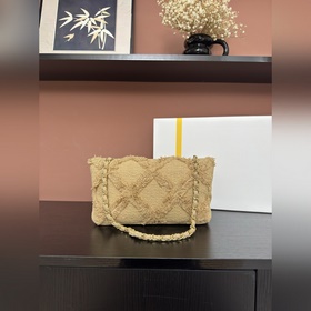 В наличии： винтажная сумка Chanel из с