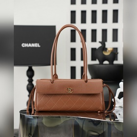 Chanel 26S Новая модель сумки «Багет»